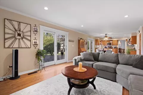 3924 Blackstone Ave, Gurnee, IL 60031 photo 20