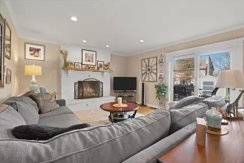 3924 Blackstone Ave, Gurnee, IL 60031 photo 21