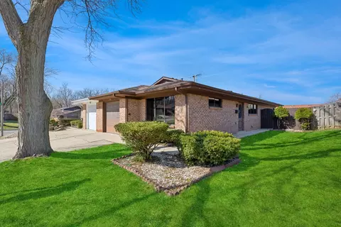 150 Innsbrook Dr #150, Streamwood, IL 60107