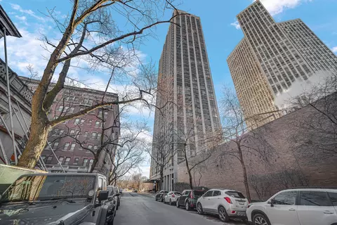 2650 N Lakeview Ave #1004, Chicago, IL 60614