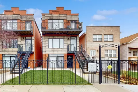 2452 W Fillmore St #3, Chicago, IL 60612