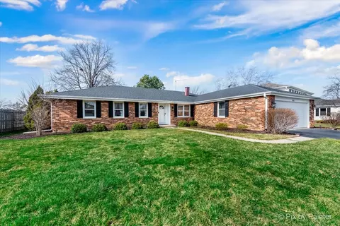 1912 Manor Ln, Mundelein, IL 60060