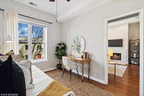 Other - 1015 W Dakin St #2E, Chicago, IL 60613 photo 1 of 2