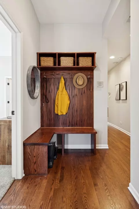 Entry Way - 1015 W Dakin St #2E, Chicago, IL 60613 photo 1 of 1