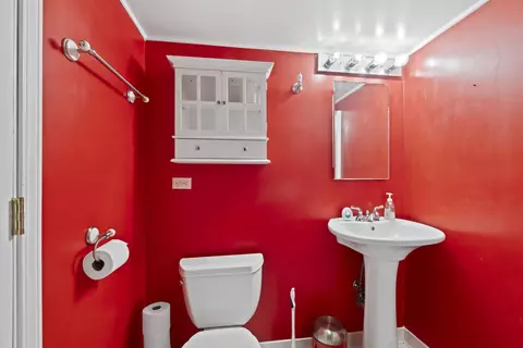Bath - 1606 W 103rd St, Chicago, IL 60643 photo 2 of 5