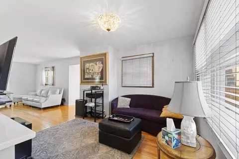 Living - 1606 W 103rd St, Chicago, IL 60643 photo 4 of 7