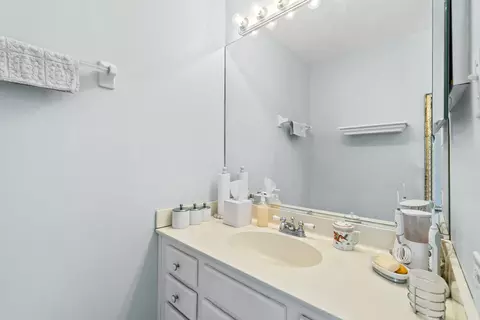Bath - 1606 W 103rd St, Chicago, IL 60643 photo 4 of 5