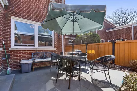 Exterior - 1606 W 103rd St, Chicago, IL 60643 photo 4 of 6