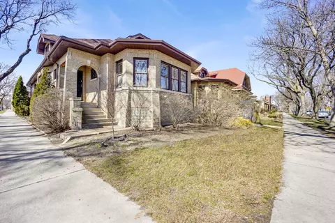 6200 N Maplewood Ave, Chicago, IL 60659
