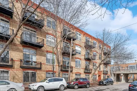 1740 N Maplewood Ave #202, Chicago, IL 60647