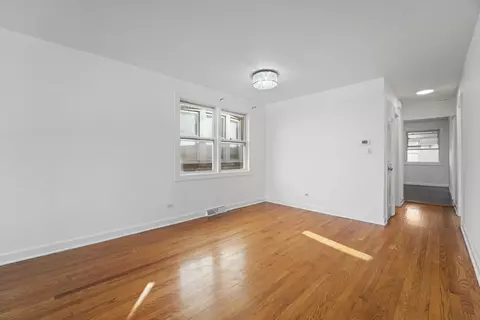 Entry Way - 5805 N Artesian Ave, Chicago, IL 60659 photo 1 of 2