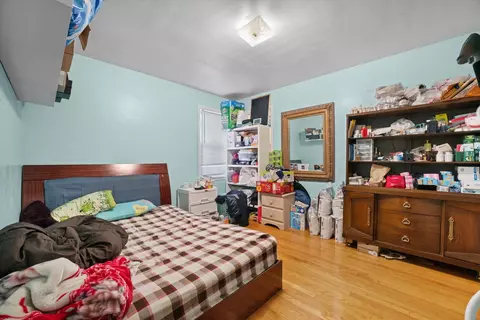 Bedroom - 5805 N Artesian Ave, Chicago, IL 60659 photo 1 of 2