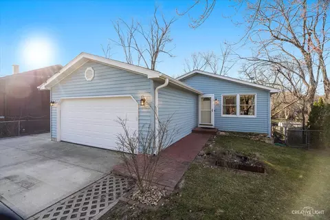 311 Fern Dr, Island Lake, IL 60042