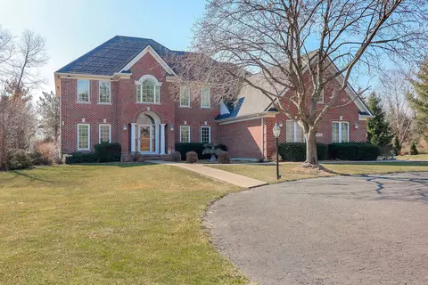 39 W285 Silver Glen Rd, Saint Charles, IL 60175