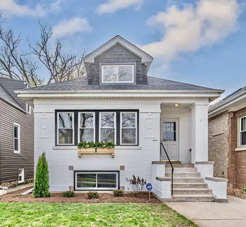 5049 W Patterson Ave, Chicago, IL 60641