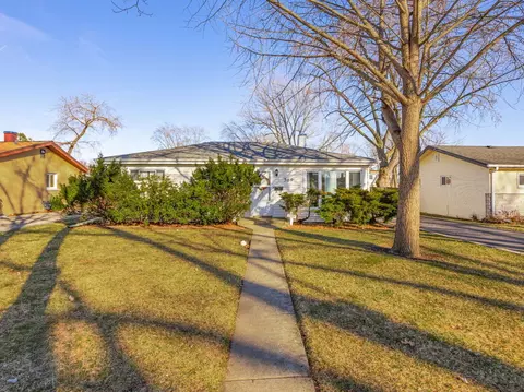 369 N Bierman Ave, Villa Park, IL 60181