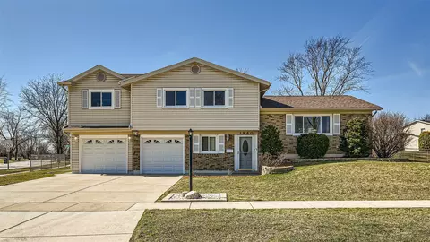 3940 Lexington Dr, Hoffman Estates, IL 60192