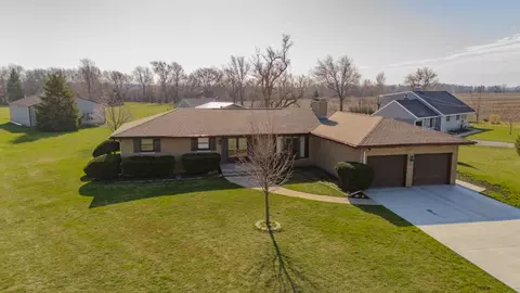 1206 S Countryside Ln, Pontiac, IL 61764