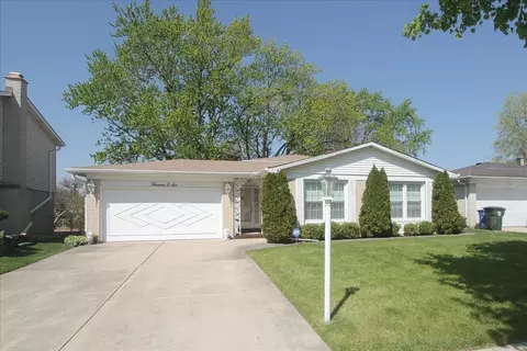 1306 S Tamarack Dr, Mount Prospect, IL 60056