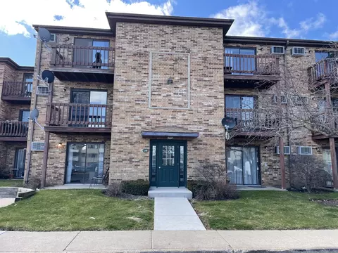 1348 N Geneva Dr #2A, Palatine, IL 60074