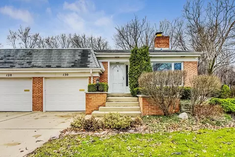 130 N Regency Dr E, Arlington Heights, IL 60004
