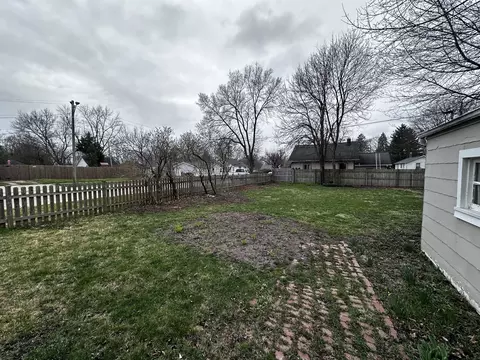 Exterior - 930 Cookane Ave, Elgin, IL 60120 photo 5 of 7