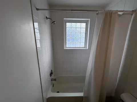 Bath - 930 Cookane Ave, Elgin, IL 60120 photo 2 of 2
