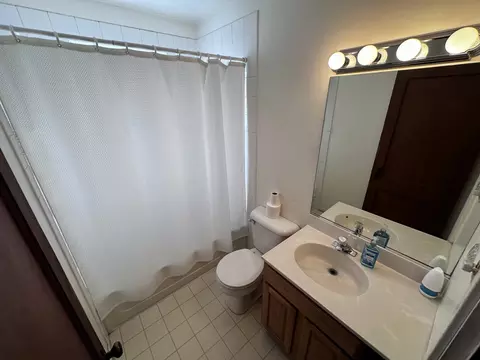 Bath - 930 Cookane Ave, Elgin, IL 60120 photo 1 of 2