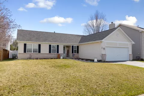 80 Blackberry Trl, Aurora, IL 60506