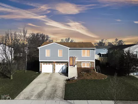 20144 S Pine Hill Rd, Frankfort, IL 60423
