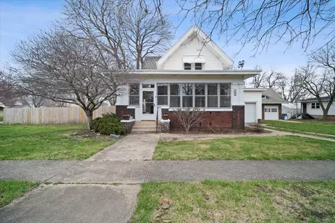 103 E Walnut St, Lexington, IL 61753