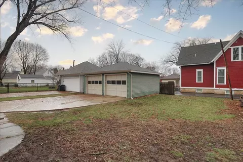 571 Walnut Ave, Elgin, IL 60123 photo 3