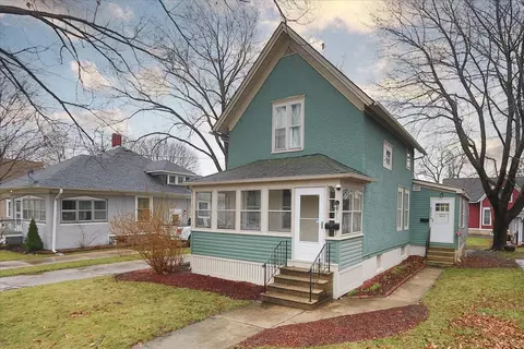 571 Walnut Ave, Elgin, IL 60123