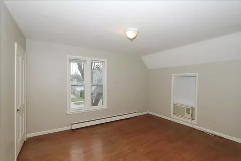 571 Walnut Ave, Elgin, IL 60123 photo 13