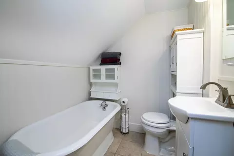 Bath - 1193 S 4th Ave, Kankakee, IL 60901 photo 2 of 2