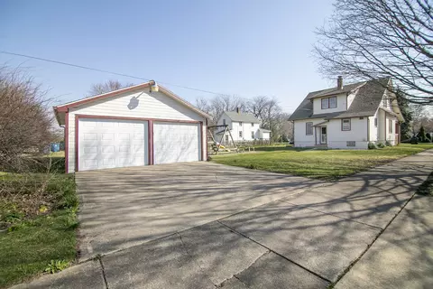 Exterior - 1193 S 4th Ave, Kankakee, IL 60901 photo 3 of 6
