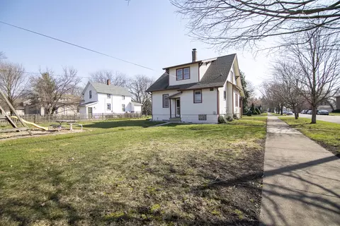 Exterior - 1193 S 4th Ave, Kankakee, IL 60901 photo 4 of 6