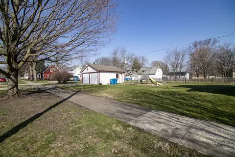 Exterior - 1193 S 4th Ave, Kankakee, IL 60901 photo 5 of 6
