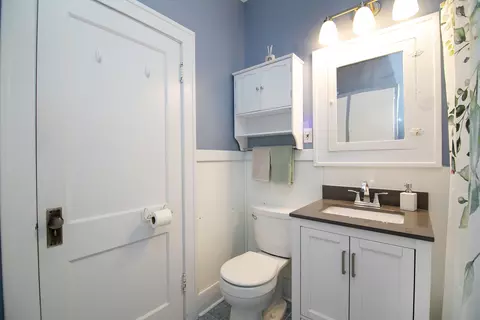 Bath - 1193 S 4th Ave, Kankakee, IL 60901 photo 1 of 2