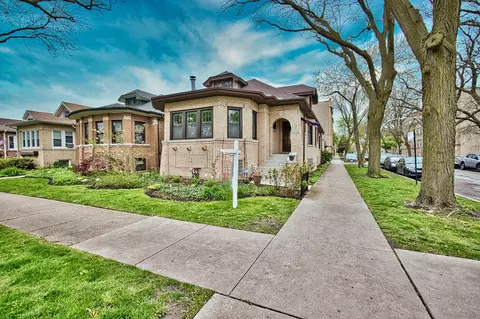 6258 N Maplewood Ave, Chicago, IL 60659