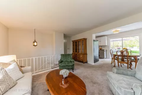341 Thelma Ct, Wheeling, IL 60090 photo 5