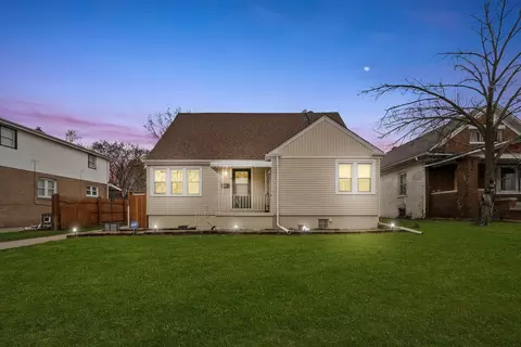 206 156th Pl, Calumet City, IL 60409