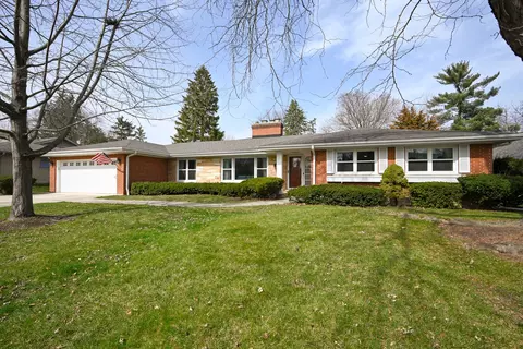 172 Cranston Ct, Glen Ellyn, IL 60137