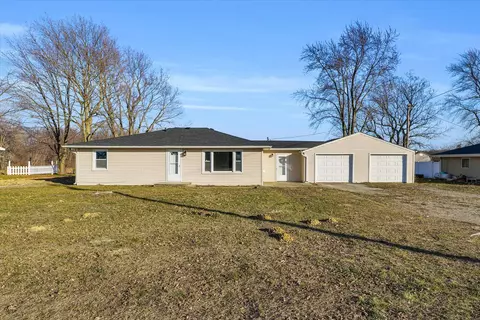 2232 N State Route 1 Hwy, Watseka, IL 60970