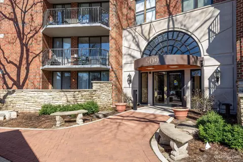 509 Aurora Ave #314, Naperville, IL 60540