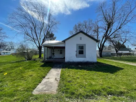 714 Liberty St, Paris, IL 61944