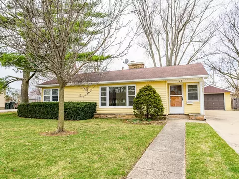 40 S Lincoln Ave, Mundelein, IL 60060