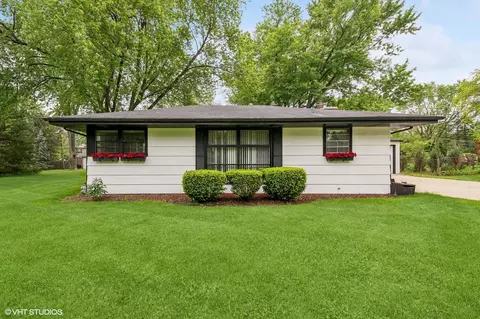 23 W577 Turner Ave, Roselle, IL 60172
