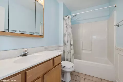Bath - Undisclosed, Mchenry, IL 60050 photo 3 of 4