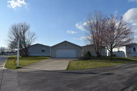 985 Cherry St, Manteno, IL 60950